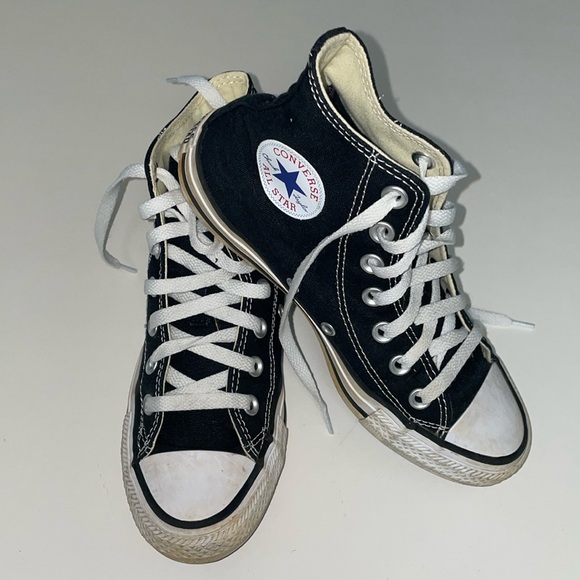 🚨SOLD🚨Converse Chuck Taylor All Star black and white trainers - Picture 1 of 8